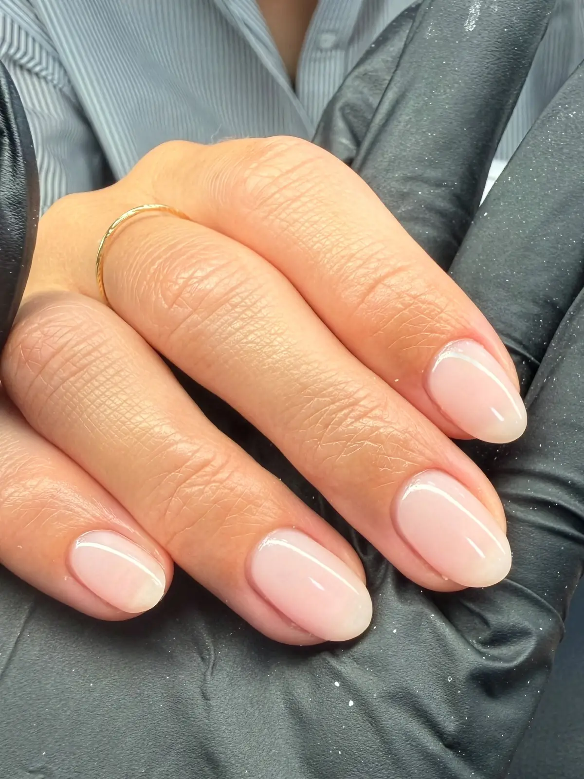 Short oval nails in sheer pink with a fine white French tip